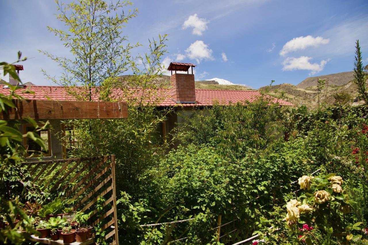 Hostal Vientos Del Altiplano Putre Exterior photo